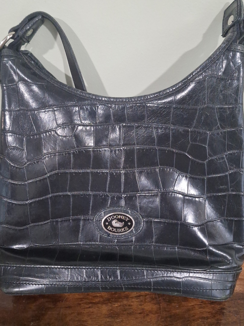 Dooney & Bourke Black Croc-Embossed Leather Shoulder‎ Bag Purse